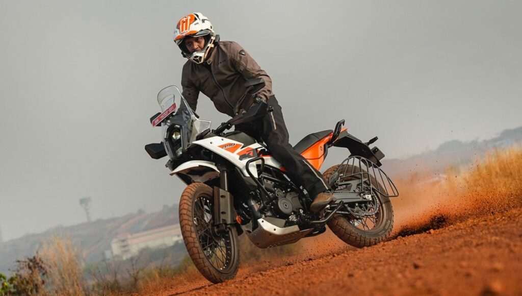 2025 KTM 390 Adventure की पूरी जानकारी फीचर्स, रेंज, और परफॉर्मेंस