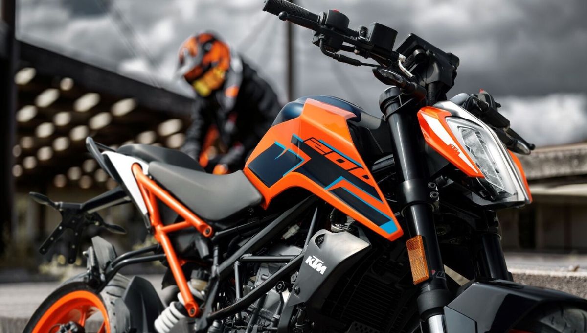 KTM 200 Duke दमदार परफॉर्मेंस और स्टाइल का बेहतरीन कॉम्बिनेशन, कीमत सिर्फ ₹1.96 लाख से शुरू