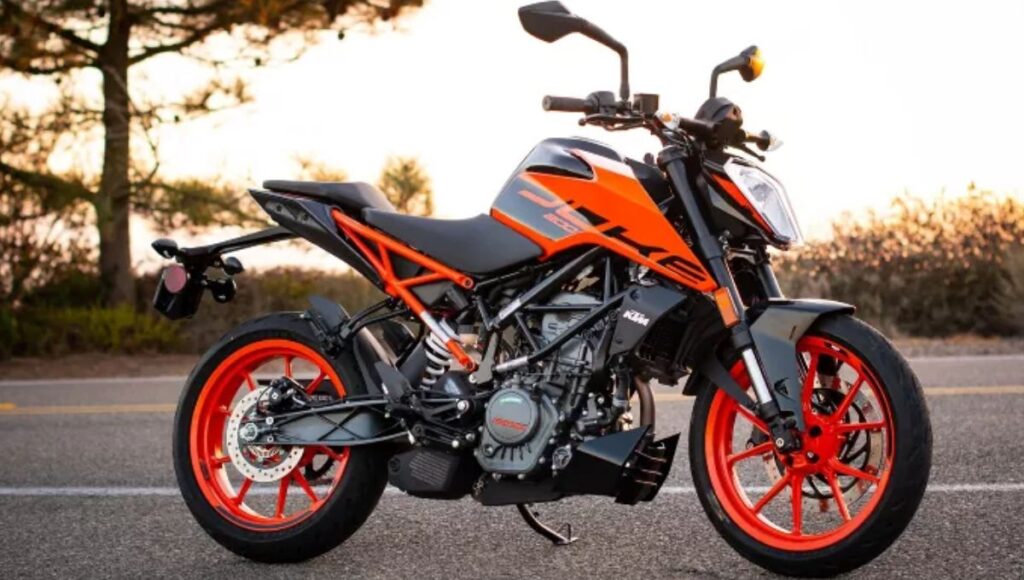 KTM 200 Duke दमदार परफॉर्मेंस और स्टाइल का बेहतरीन कॉम्बिनेशन, कीमत सिर्फ ₹1.96 लाख से शुरू