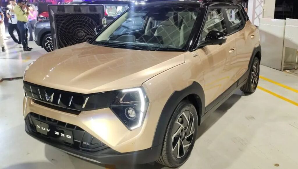 Mahindra XUV 3XO अगस्त 2025 ऑफर ₹89,000 तक का डिस्काउंट, पेट्रोल-डीज़ल दोनों पर भारी बचत